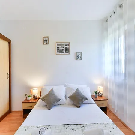 Antonia With Pool * Galovac
