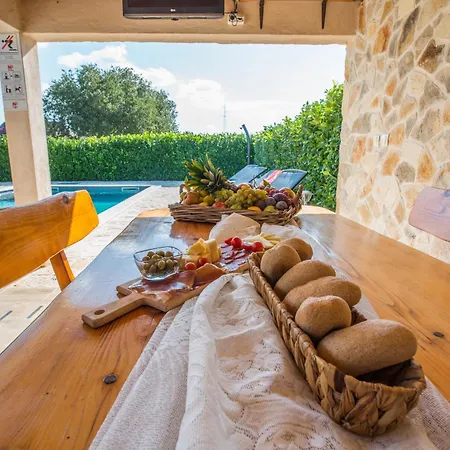 Tatil Evi Antonia With Pool