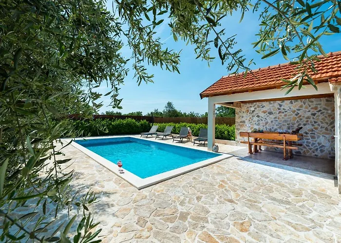 Semesterbostad Antonia With Pool Galovac (Zadar)