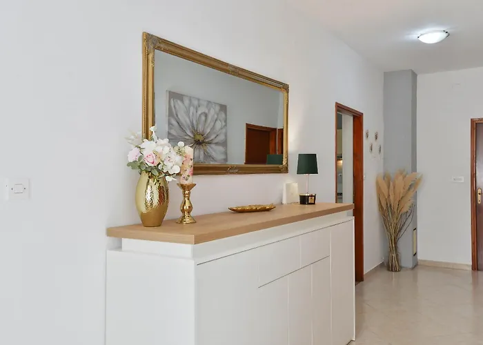 Antonia With Pool Galovac (Zadar)