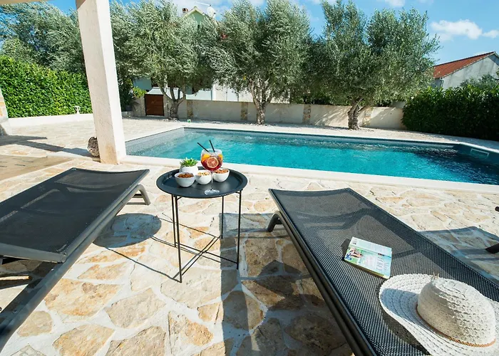 Semesterbostad Antonia With Pool Galovac (Zadar)