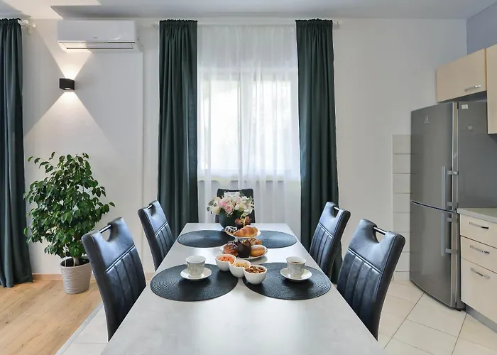 Дом отдыха Antonia With Pool Galovac (Zadar)